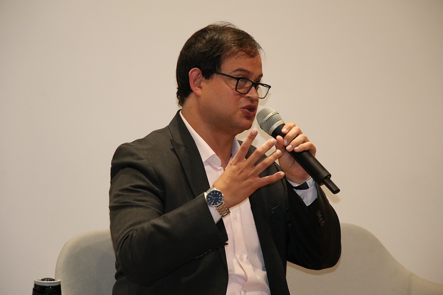 Fotografía: Juan Carlos Andrade, abogado y expositor del Primer Encuentro por la Inclusión de las Diversidades